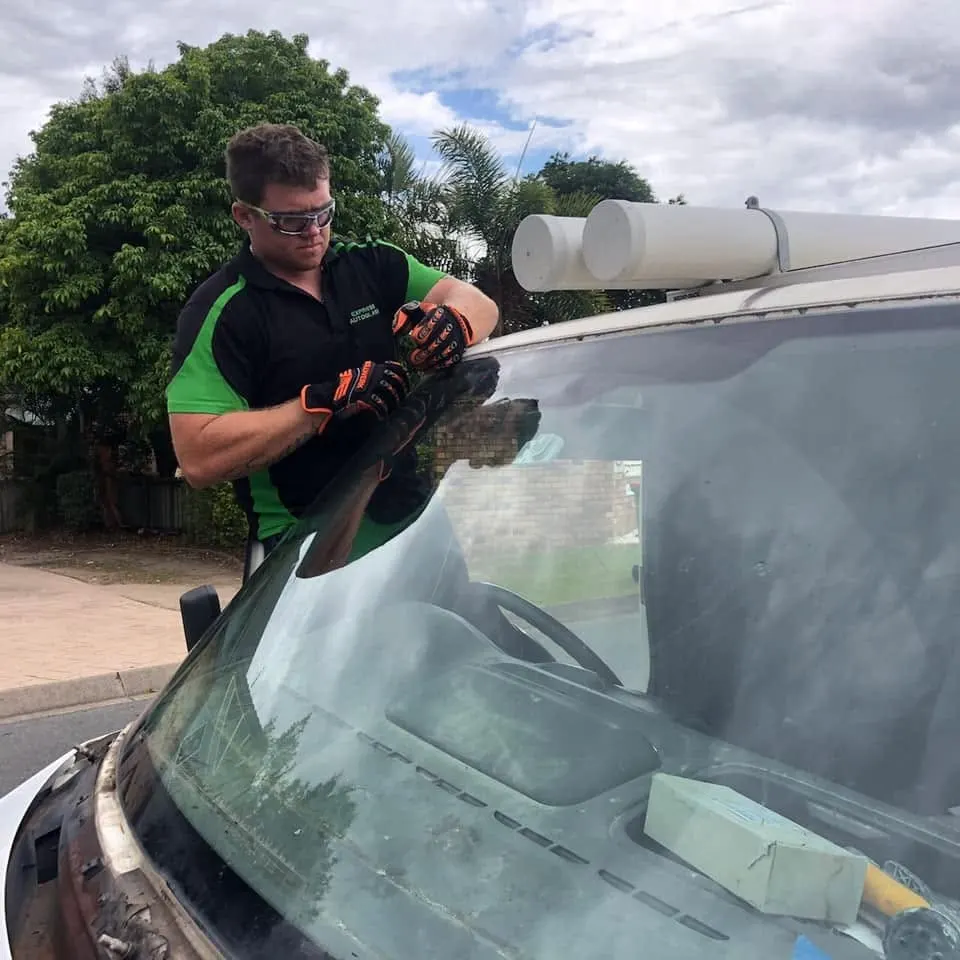 Express Auto Glass fitter removing a van windscreen at the kerb